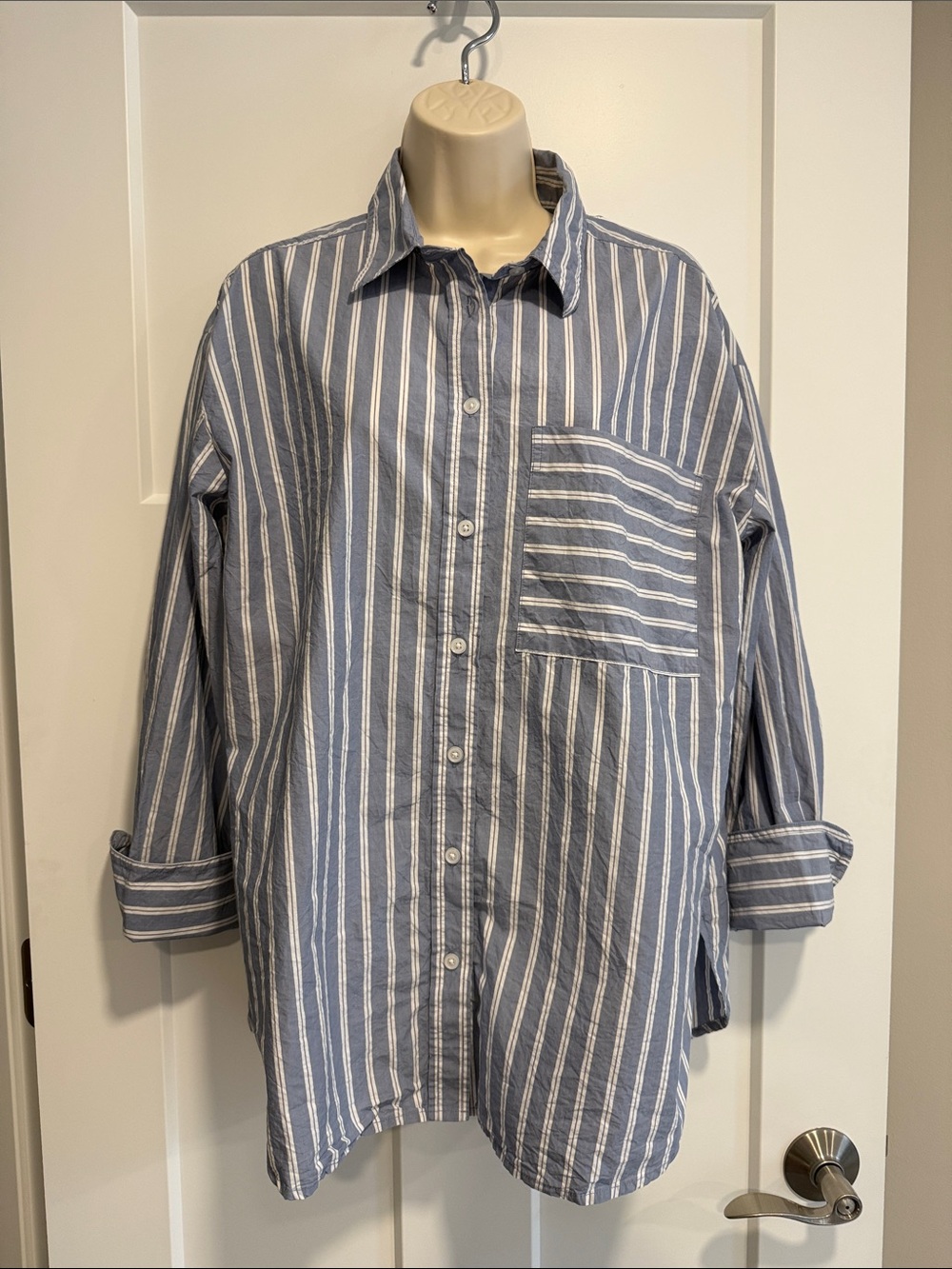 Vintage Banana Republic Blue and White Vertical Stripe Button-Down Shirt M